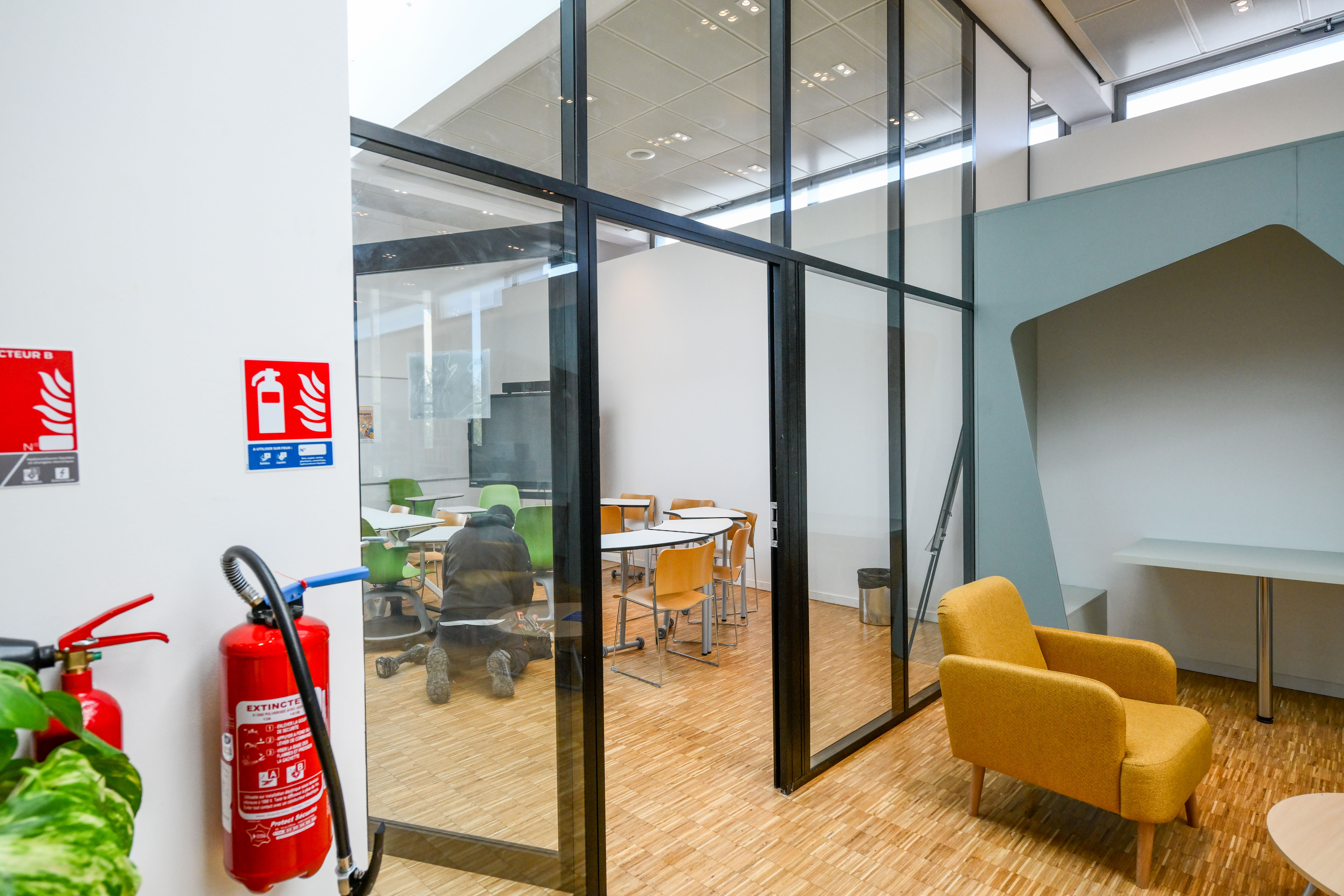 Menuiserie bloc portes et châssis vitrés 1